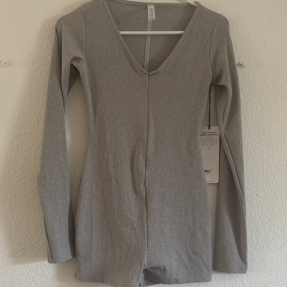 NWY Alo Keep It Sleek Gray Long Sleeve Women's Onesie/Bodysuit